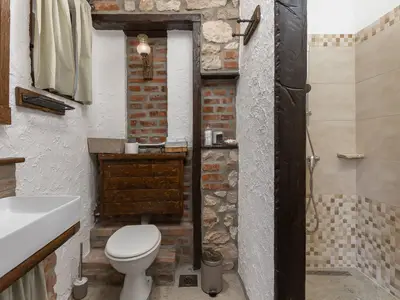 Badezimmer mit Dusche