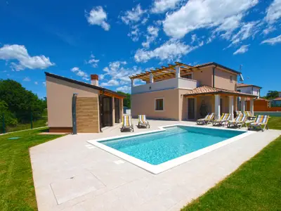 Villa für 8 Personen (210 m²) in Klarići 1/10