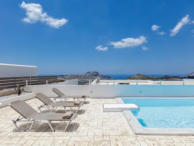 PoolOfHouse