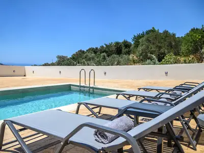 PoolOfHouse