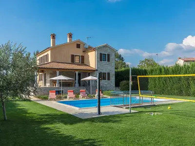 Villa für 9 Personen (229 m²) in Ladići 2/10