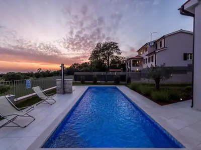 Villa für 7 Personen (111 m²) in Bašići 2/10