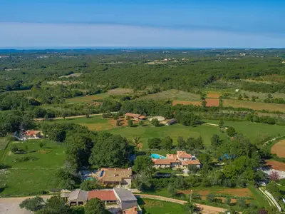 Villa für 4 Personen (240 m²) in Barat 2/10