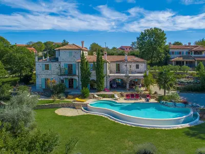 Villa für 16 Personen (500 m²) in Barat 1/10