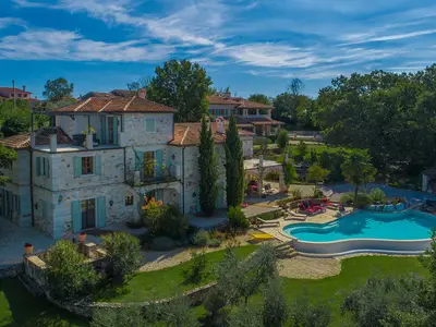 Villa für 16 Personen (500 m²) in Barat 8/10