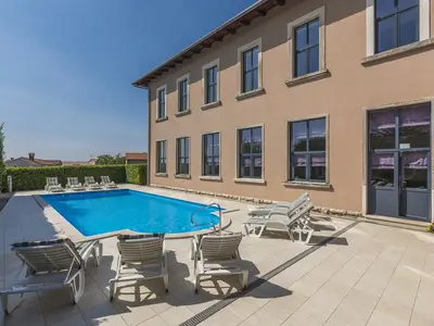 Villa für 20 Personen (300 m²) in Bašići 1/10
