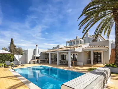 PoolOfHouse