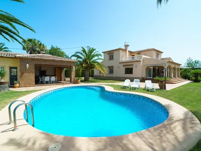 PoolOfHouse