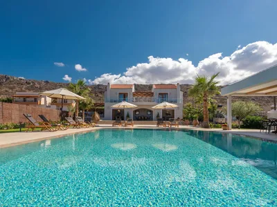 PoolOfHouse