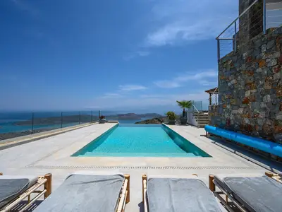 PoolOfHouse