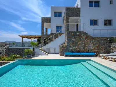 PoolOfHouse