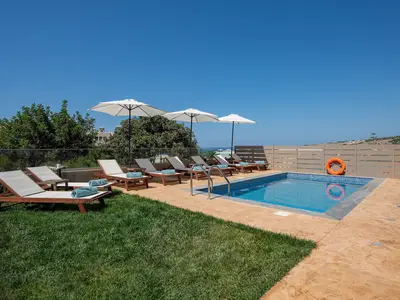 PoolOfHouse