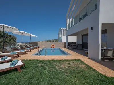PoolOfHouse