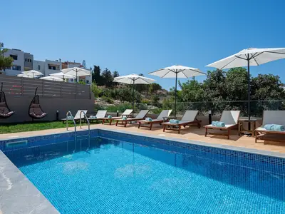 PoolOfHouse