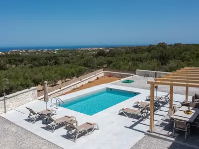 PoolOfHouse