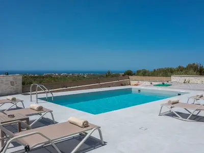 PoolOfHouse