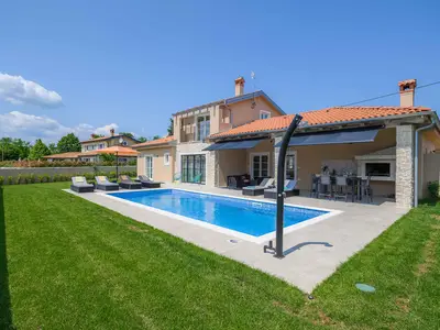 Villa für 6 Personen (235 m²) in Maružini 1/10