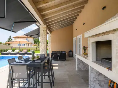 Villa für 6 Personen (235 m²) in Maružini 8/10
