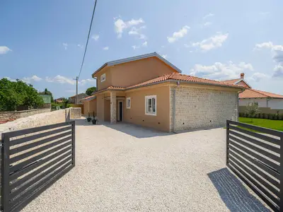 Villa für 6 Personen (235 m²) in Maružini 9/10