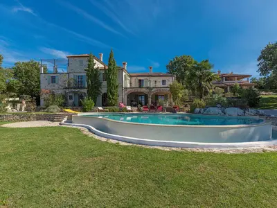 Villa für 16 Personen (500 m²) in Barat 1/10