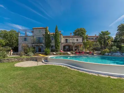 Villa für 16 Personen (500 m²) in Barat 3/10