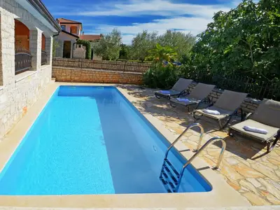 PoolOfHouse