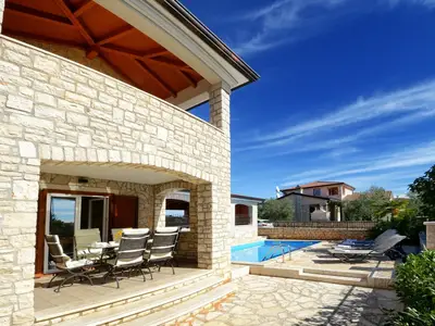 PoolOfHouse