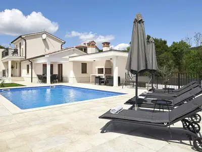 Villa für 8 Personen (170 m²) in Diminići 8/10
