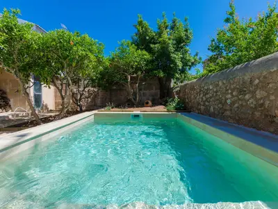 PoolOfHouse