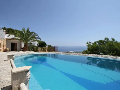 PoolOfHouse