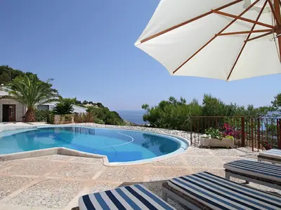 PoolOfHouse