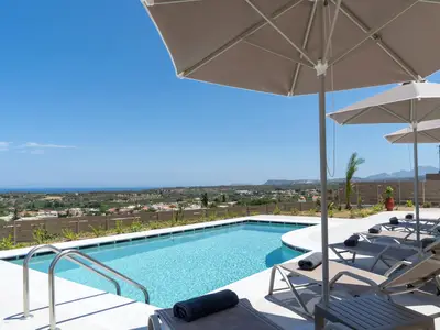 PoolOfHouse