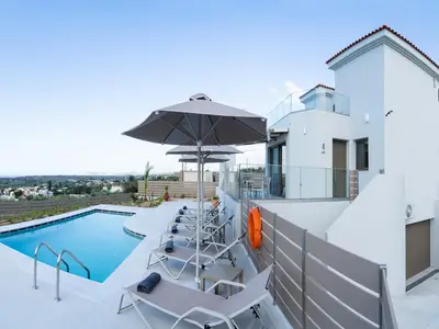 PoolOfHouse