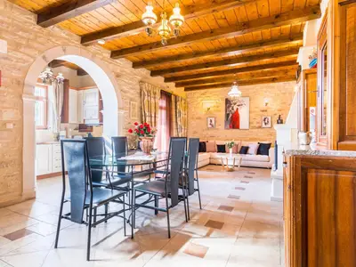 DiningRoom