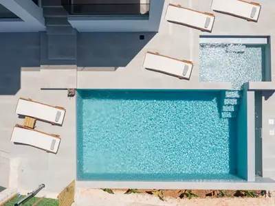 PoolOfHouse