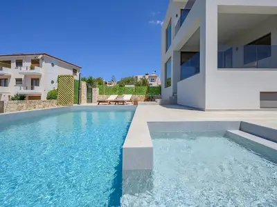 PoolOfHouse
