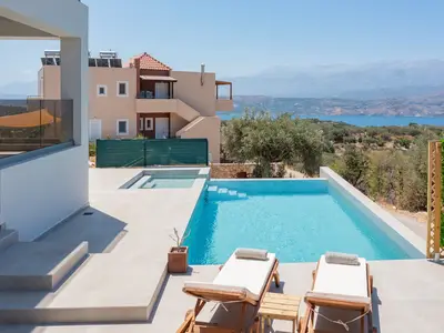 PoolOfHouse