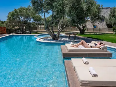 PoolOfHouse