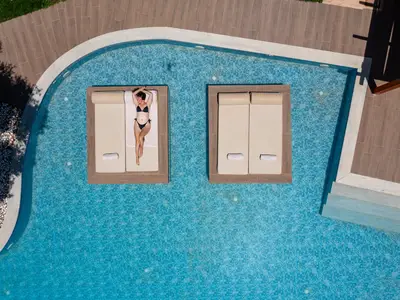 PoolOfHouse