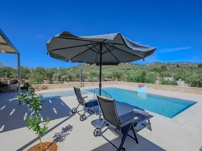 PoolOfHouse