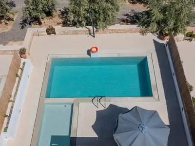 PoolOfHouse