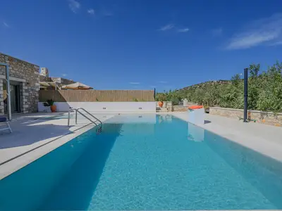 PoolOfHouse