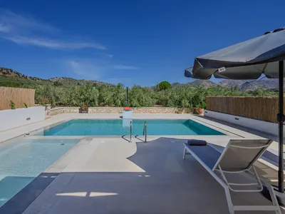 PoolOfHouse