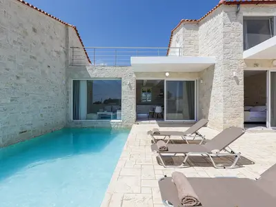 PoolOfHouse