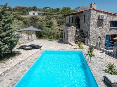 PoolOfHouse