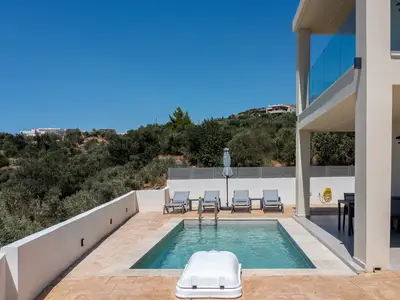 PoolOfHouse