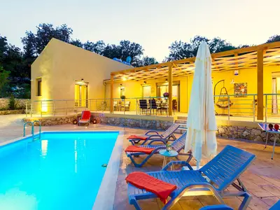 PoolOfHouse