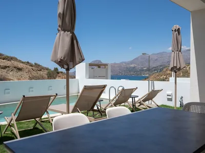 PoolOfHouse