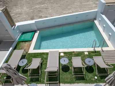 PoolOfHouse