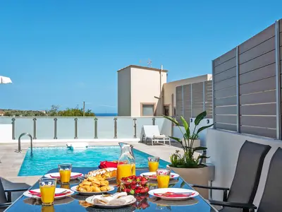 PoolOfHouse